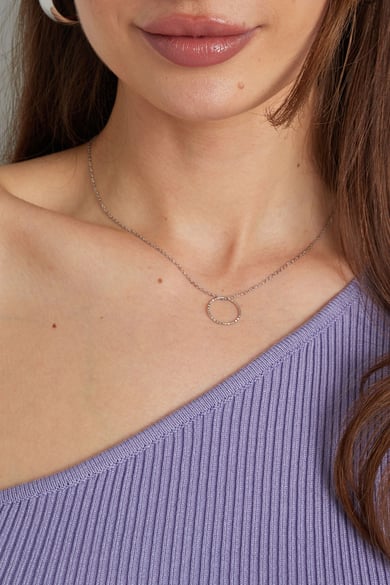 basic necklace with round charm h5 Picture3